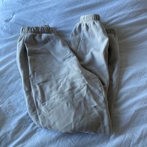 ARITZIA sweatpants joggers